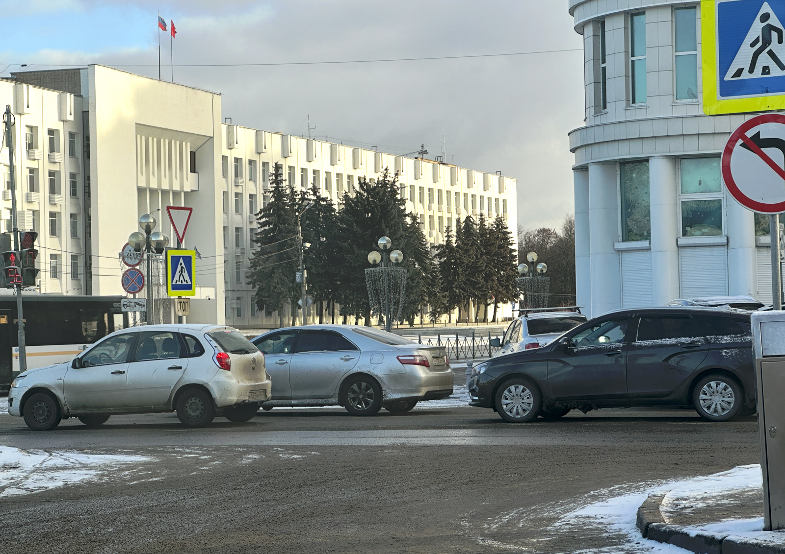 Автоэксперт Кадаков рассказал о плюсах и противоречиях новых дорожных знаков